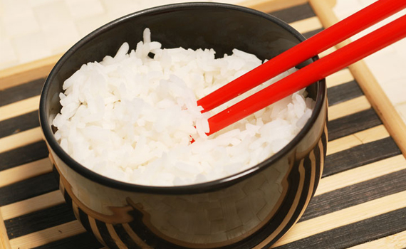 Nồi cơm điện Kangaroo 1.8 lít KG555 có công suất 700W